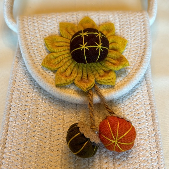 Crossbody Cell Phone purse for fall NWOT - Picture 2 of 4